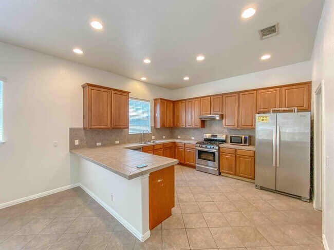 Foto del edificio - 609 W 37th St