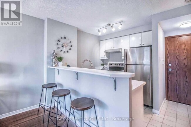 Building Photo - 10 Yonge St