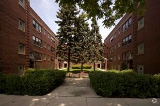 Building Photo - 738 W Aldine Ave