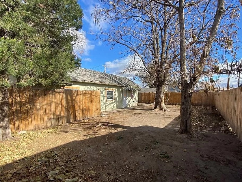 Primary Photo - 1516 E Routt Ave