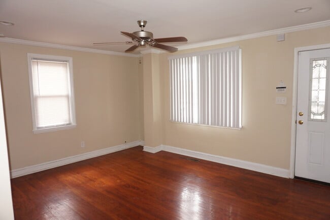 Building Photo - 2 Bedroom EOG Townhome - Woodmere