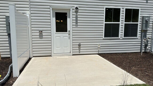 Foto del edificio - 897 Falls Grove Trl