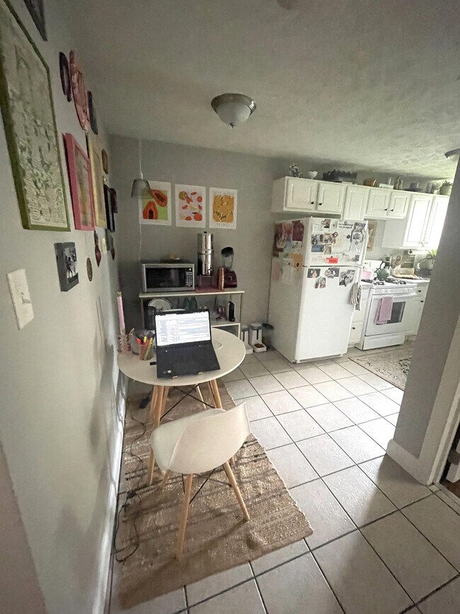 Building Photo - 104 Mill St