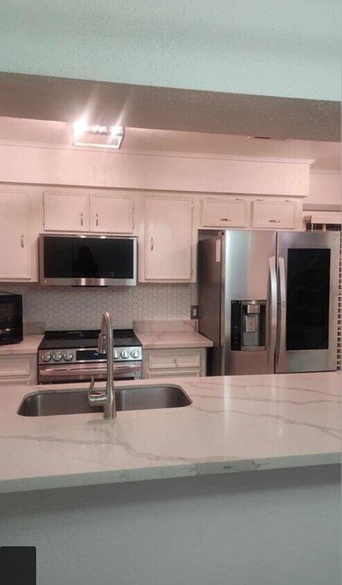 Foto del edificio - 13925 Hollowgreen Dr