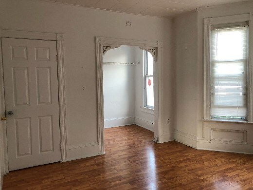 Foto del edificio - 5 Bed 1 Bath home in Phillisburg
