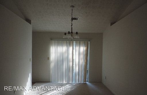 Building Photo - 10442 Wrens Dr