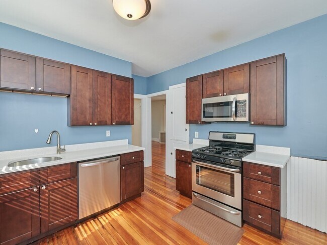 Building Photo - 152 Minot St