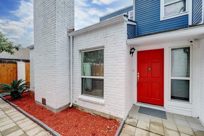 Building Photo - 3307 Chris Dr