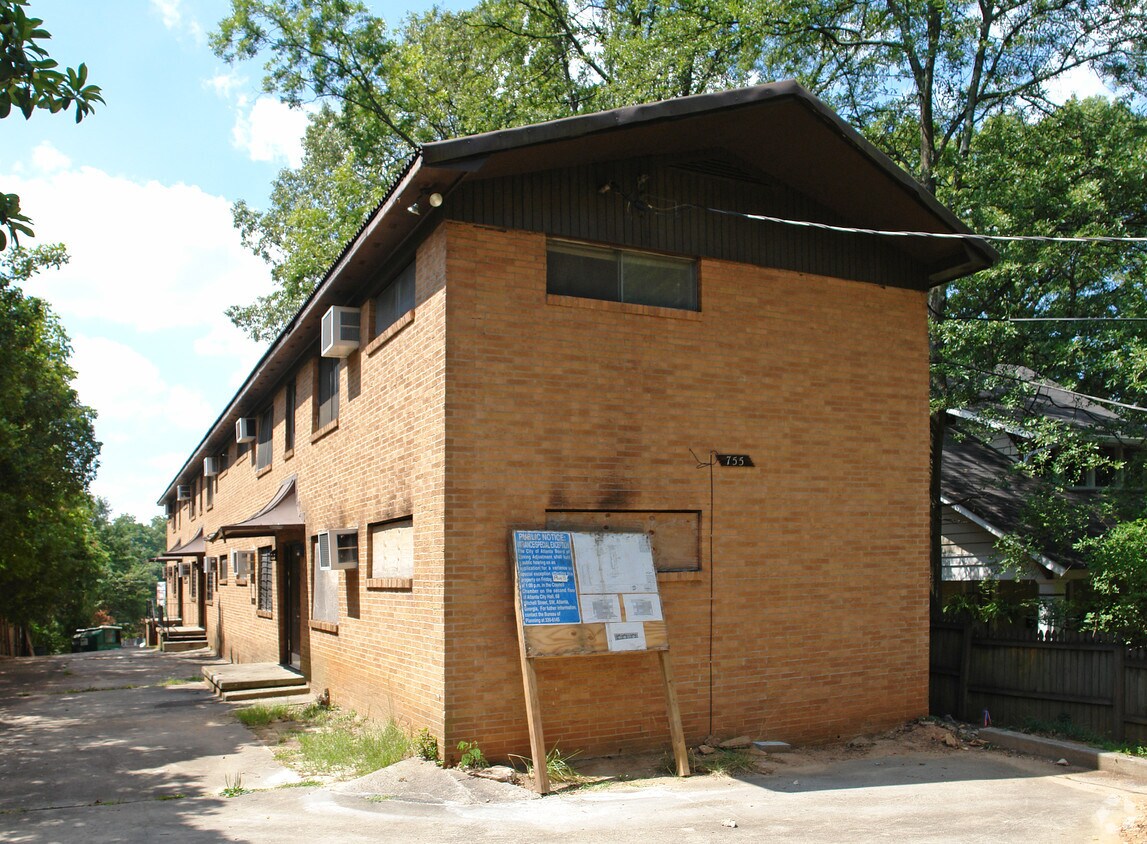 Primary Photo - 755 St Charles Ave