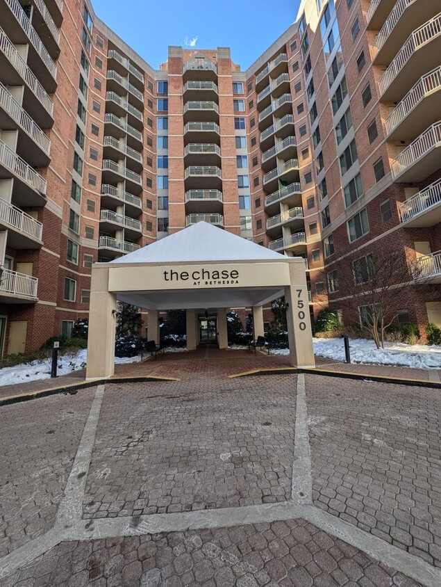 Foto principal - The Chase At Bethesda Condo