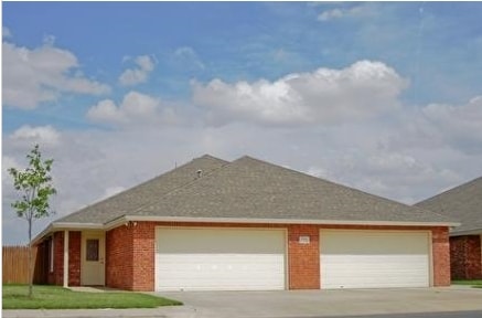 Building Photo - Village Townhomes