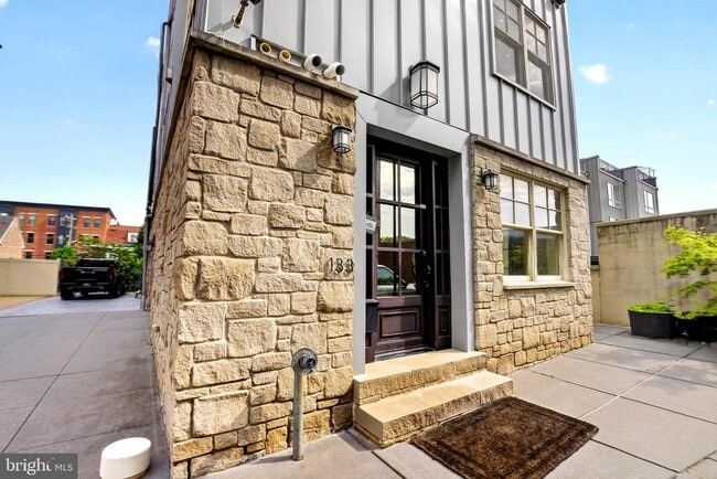 Building Photo - 133 Salter St