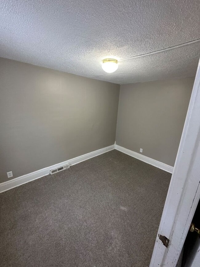 Foto del edificio - 8718-8720 W Mitchell St. (Duplex)