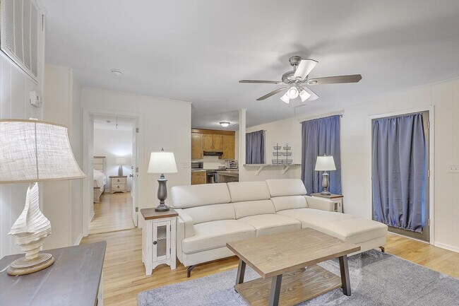 Foto del edificio - 2137 Woodland Shores Rd