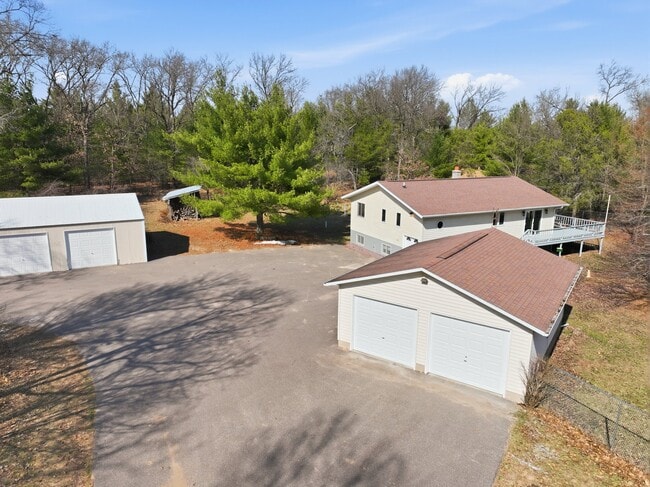 Building Photo - 890 Gale Dr