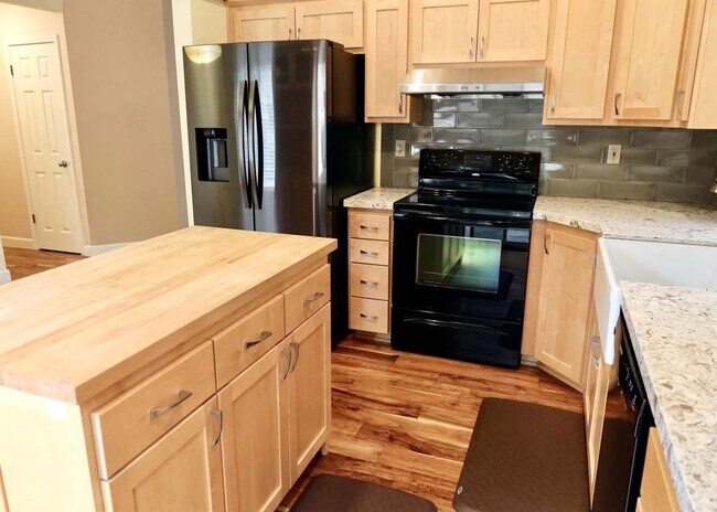 Building Photo - 1143 Grouse Dr