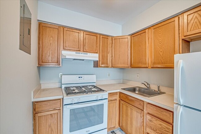 Building Photo - 207 Hall Ave