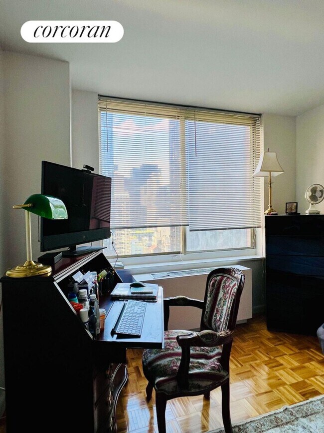 Foto del edificio - 145 E 48th St