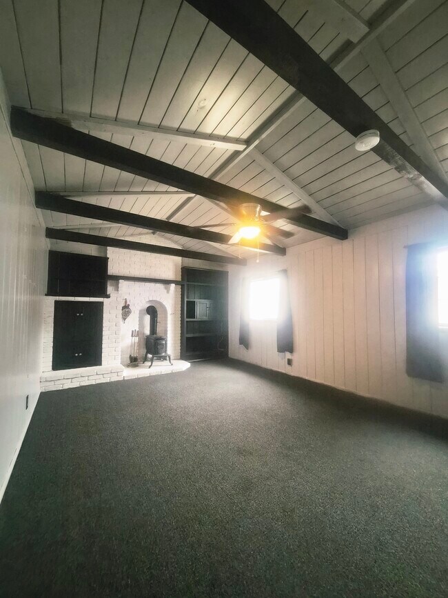 Foto del edificio - 737 Edgar Ave