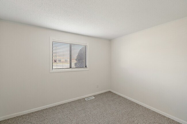 Foto del edificio - 39471 Jefferson Ave