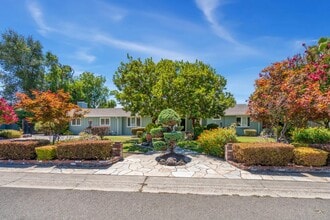 Building Photo - 3220 Fieldcrest Dr