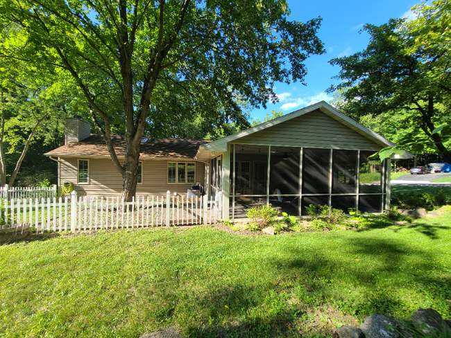 Foto del edificio - N1415 Maple Hills Dr