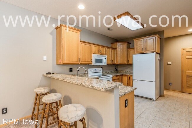 Building Photo - 2 br, 2.5 bath House - 1114 SE Birch Lane