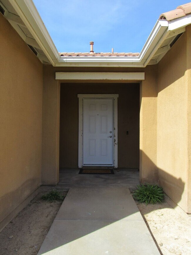 Building Photo - (APPLICATION PENDING) West Lancaster Home