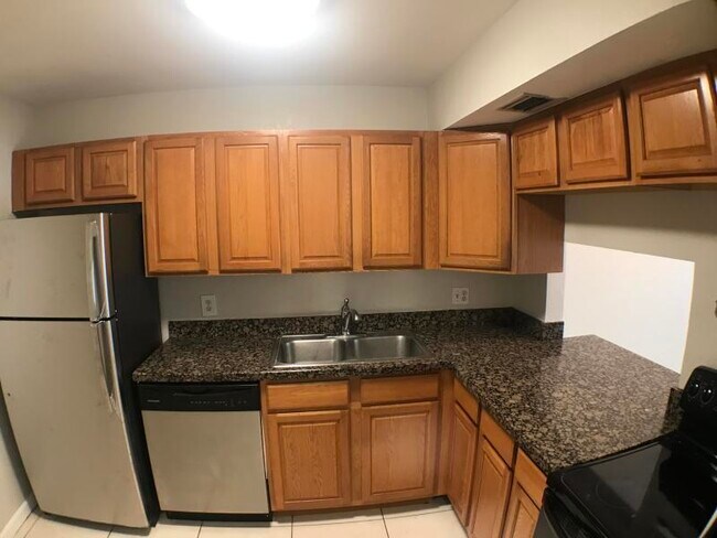 Building Photo - 220 Croton Ave