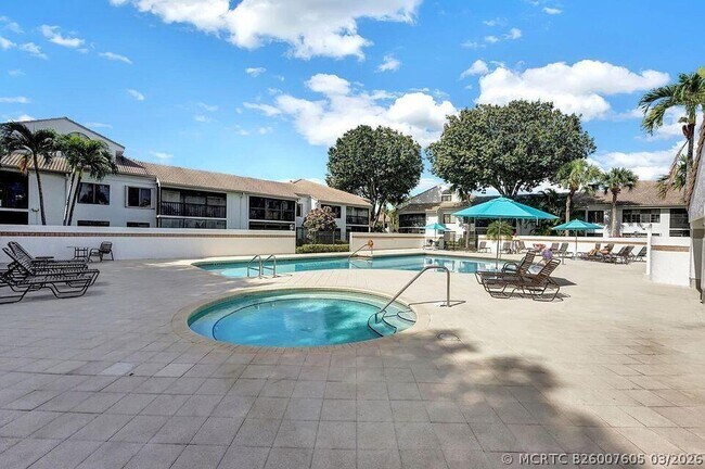 Foto del edificio - 7449 Glendevon Ln
