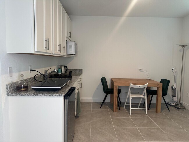 Foto del edificio - 467 SW Jeanne Ave