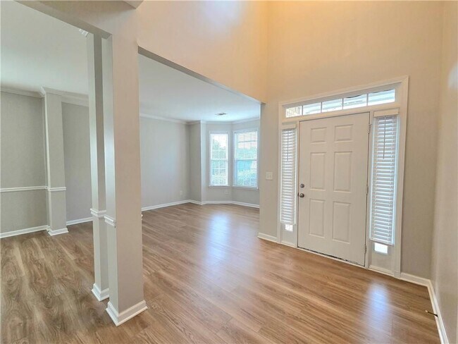 Building Photo - 621 Roxtree Ct NE