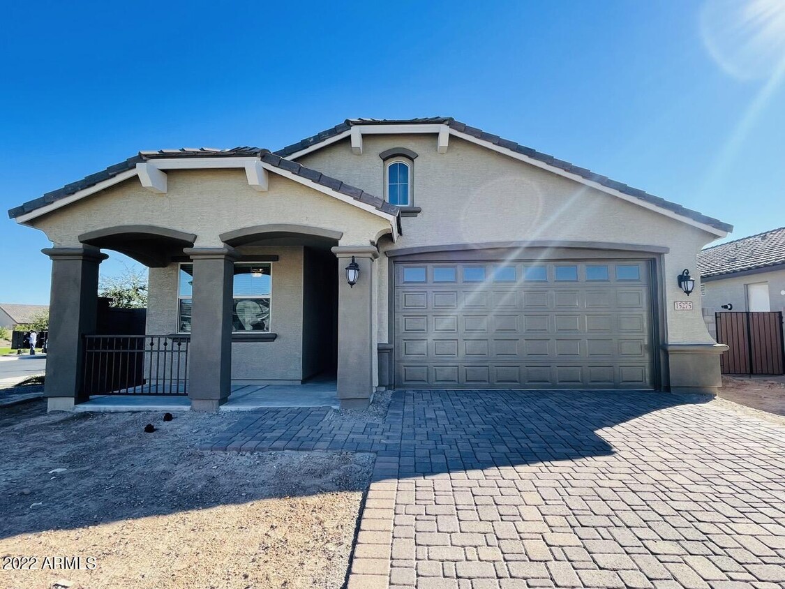 Foto principal - 15275 W Portland St