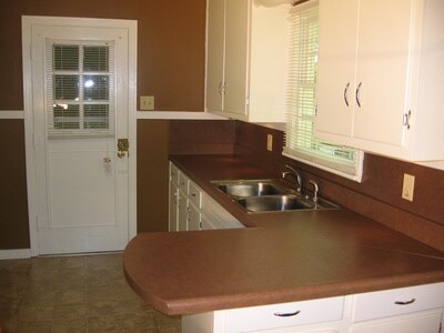 Foto del edificio - 8321 Westwood Ave