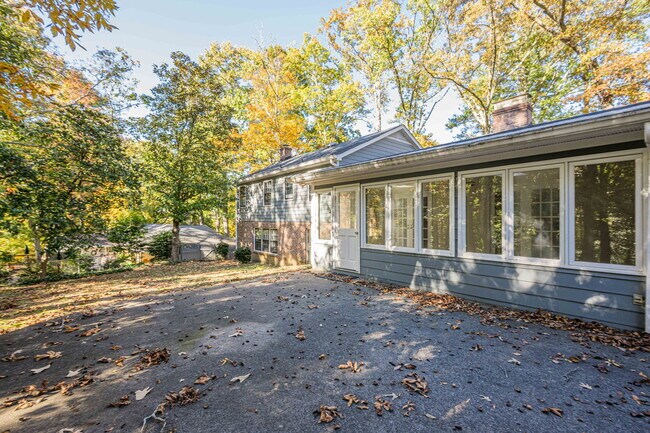 Foto del edificio - 6640 Williamson Dr