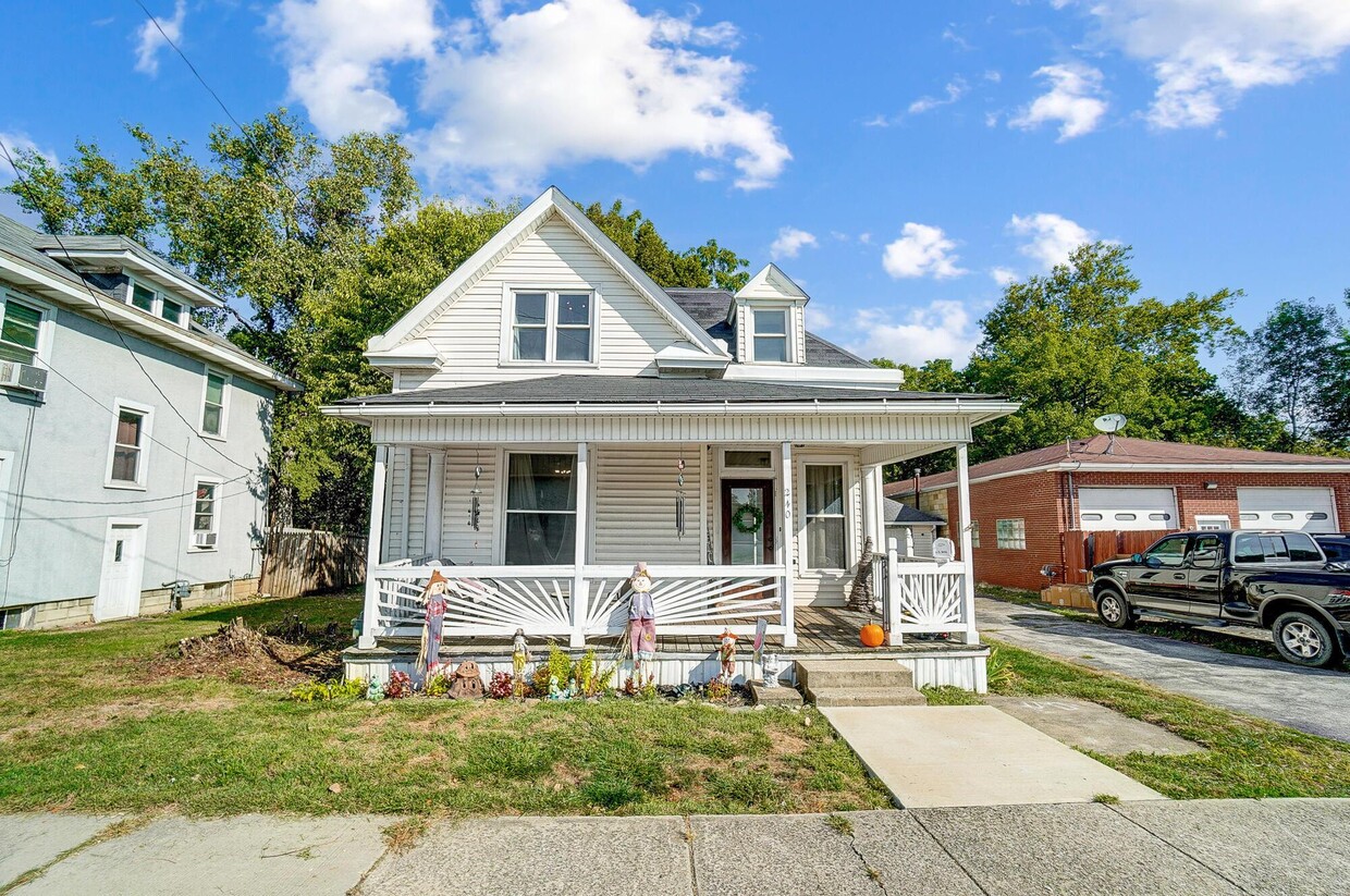 Primary Photo - 240 E Main St