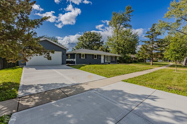 Building Photo - 124 Westover Ln