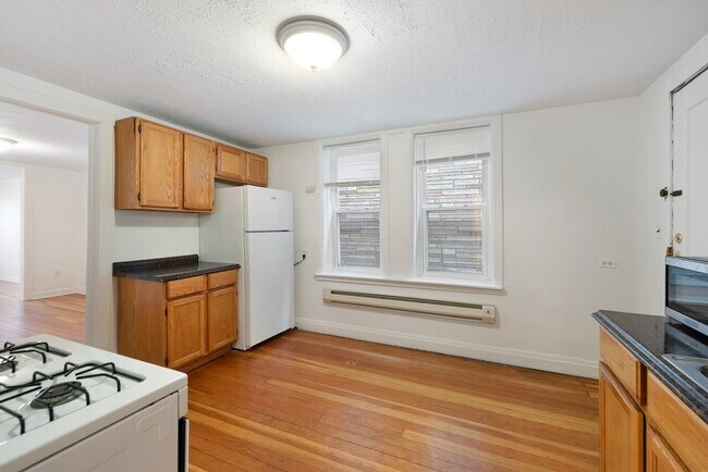Foto del edificio - 1747 W Newport Ave