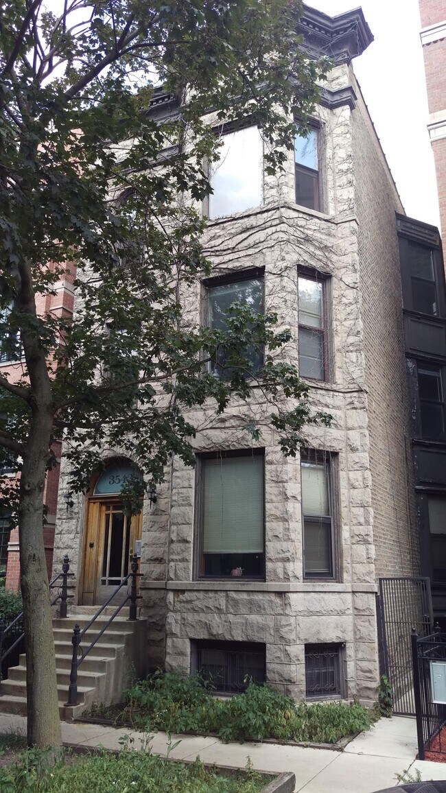 Building Photo - 3543 N Wilton Ave