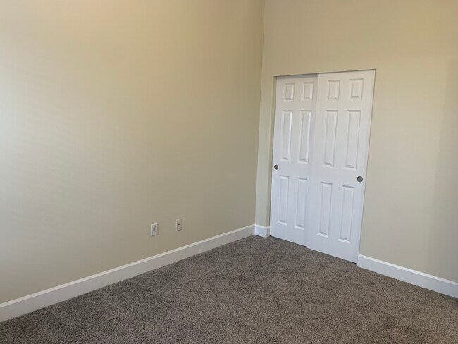 Back Bedroom - 612 6th Ave