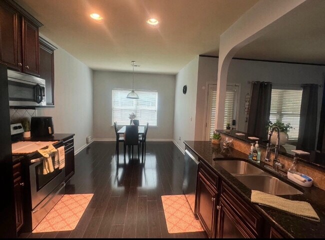 Foto del edificio - 1592 Pressley Ln