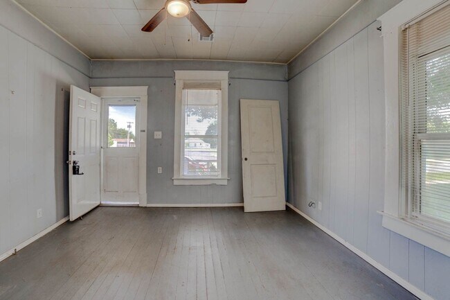 Foto del edificio - 1625 E 4th St