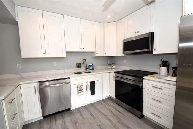 Building Photo - 1657 Brookhouse Cir