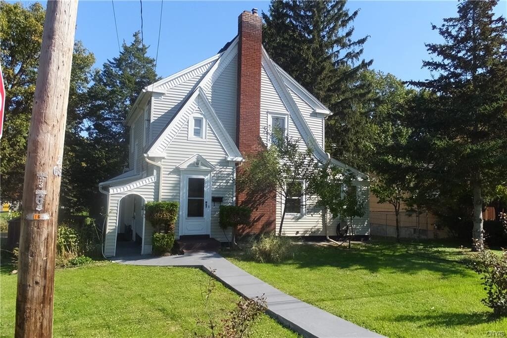 Primary Photo - 118 MacKay Ave
