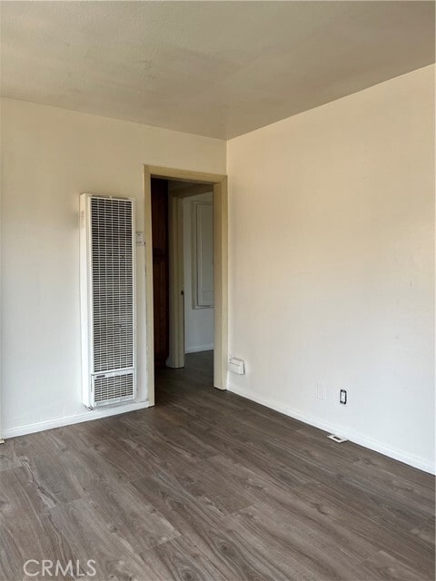 Foto del edificio - 8813 S Hoover St