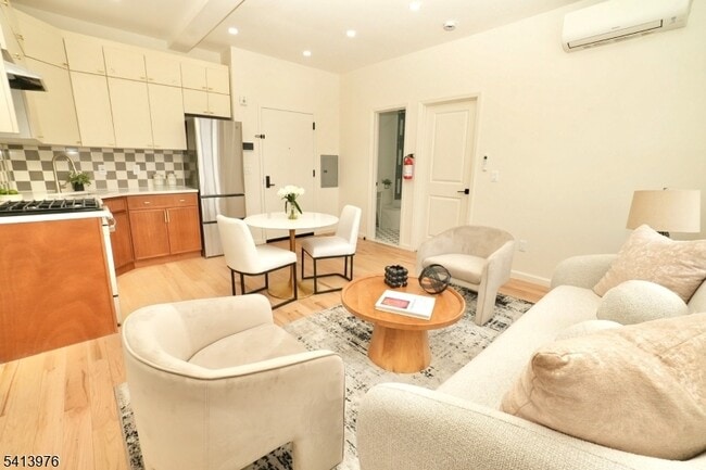 Building Photo - 15 Palisade Ave