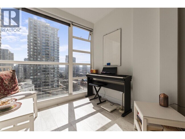 Building Photo - 939 Homer St