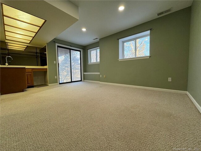 Building Photo - 35 Hearthstone Dr