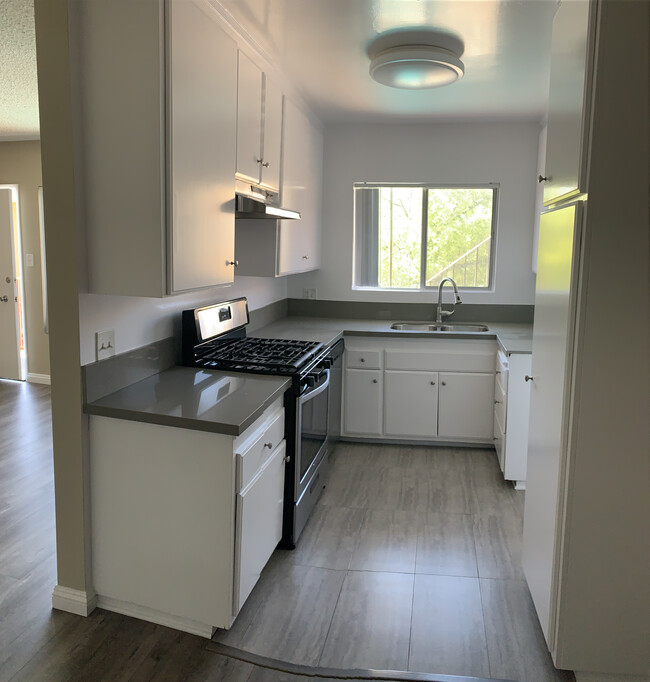 Kitchen - 434 S 6th St