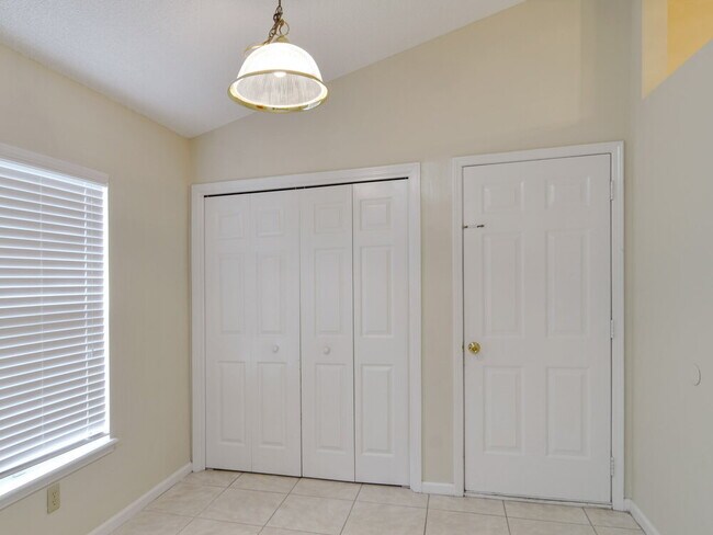 Foto del edificio - 12440 Weyburn Ct